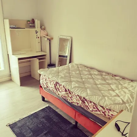 Comme Chez Vous ! בית אירוח *